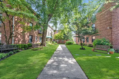 320 Atlantic Avenue #D-2, East Rockaway, NY 11518 - Photo 2