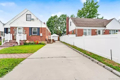 588 Newton Avenue, Uniondale, NY 11553 - Photo 38