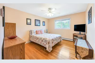 338 Stewart Avenue, Bethpage, NY 11714 - Photo 18