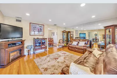 338 Stewart Avenue, Bethpage, NY 11714 - Photo 10