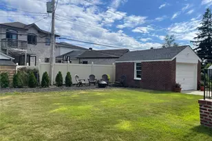 24 Tulip Ln, New Hyde Park, NY 11040 - Photo 6