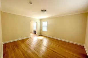 24 Tulip Ln, New Hyde Park, NY 11040 - Photo 8