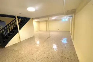 24 Tulip Ln, New Hyde Park, NY 11040 - Photo 30