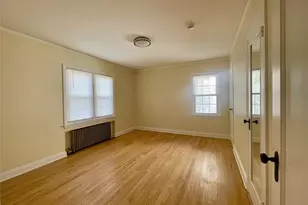 24 Tulip Ln, New Hyde Park, NY 11040 - Photo 18