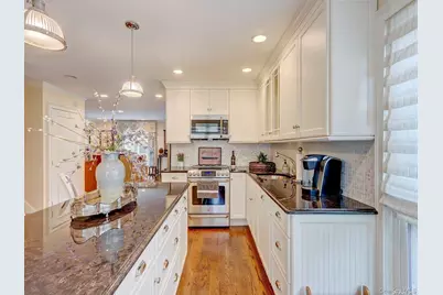 100-18 Baker Court, Island Park, NY 11558 - Photo 4