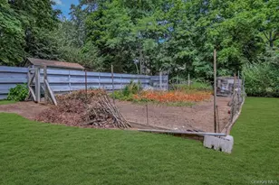 30 Center Dr, Riverhead, NY 11901 - Photo 8