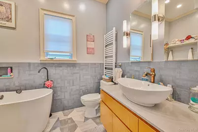 129 Guenther Avenue, Valley Stream, NY 11580 - Photo 4