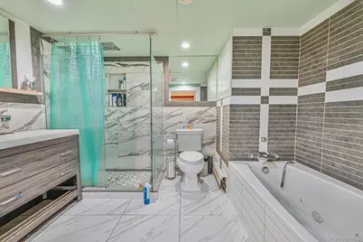 129 Guenther Avenue, Valley Stream, NY 11580 - Photo 18