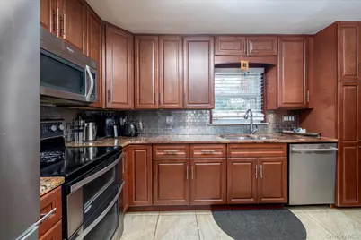 631 Lenore Lane, Elmont, NY 11003 - Photo 4