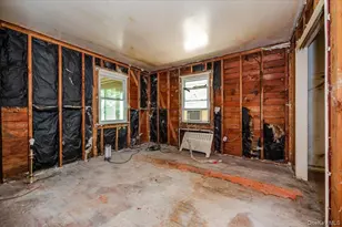 10 Hampton Ter, White Plains, NY 10607 - Photo 8