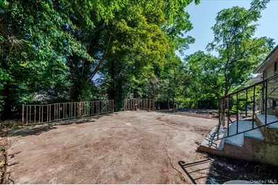 10 Hampton Terrace, White Plains, NY 10607 - Photo 26