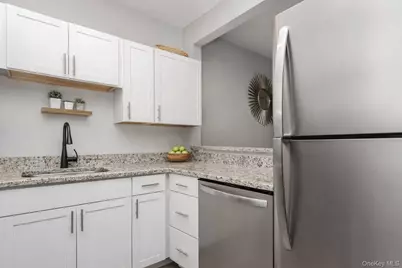 2748 W Main Street, Poughkeepsie, NY 12590 - Photo 16