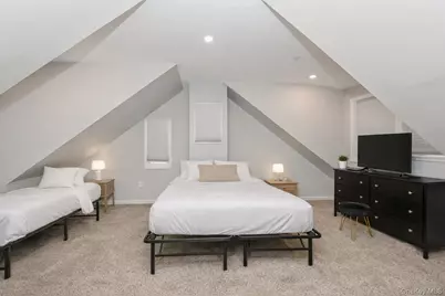 2748 W Main Street, Poughkeepsie, NY 12590 - Photo 12