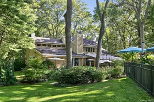 18 Roundtree Dr, Melville, NY 11747 - Photo 36