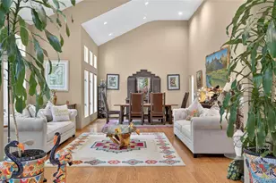 18 Roundtree Dr, Melville, NY 11747 - Photo 6