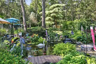 18 Roundtree Dr, Melville, NY 11747 - Photo 38