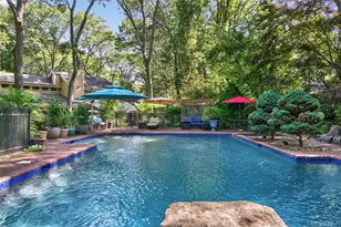 18 Roundtree Dr, Melville, NY 11747 - Photo 34