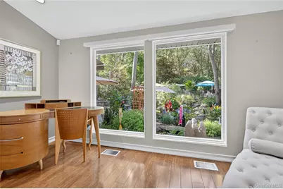 18 Roundtree Drive, Melville, NY 11747 - Photo 14