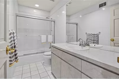 18 Roundtree Drive, Melville, NY 11747 - Photo 26