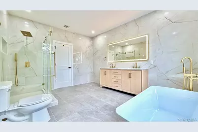 60 Periwinkle Road, Levittown, NY 11756 - Photo 22