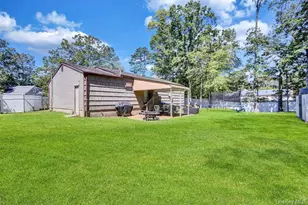 500 Boxwood Dr, Shirley, NY 11967 - Photo 2