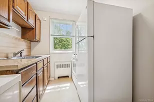 60-31 251st St, Little Neck, NY 11362 - Photo 8