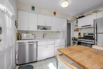 67 Maple Drive, New Hyde Park, NY 11040 - Photo 8