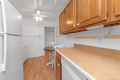 1197 E Broadway #K24, Hewlett, NY 11557 - Photo 6