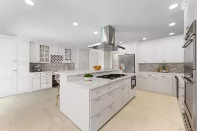 114 Oxford Road, New Rochelle, NY 10804 - Photo 8