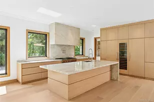 27 Fresh Pond Rd, Mott Haven, NY 11963 - Photo 6