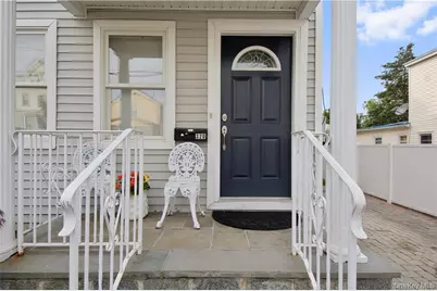 320 N Terrace Avenue, Mount Vernon, NY 10550 - Photo 2