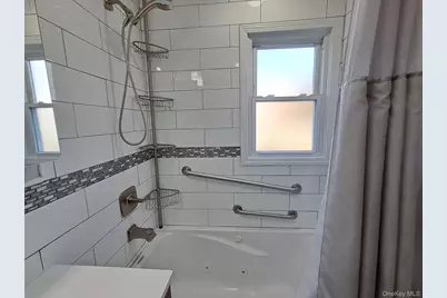 78 E Seacrest Avenue, Lindenhurst, NY 11757 - Photo 8