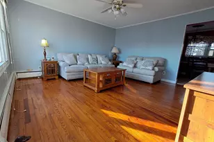 78 E Seacrest Ave, Lindenhurst, NY 11757 - Photo 4