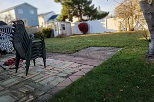 78 E Seacrest Ave, Lindenhurst, NY 11757 - Photo 20