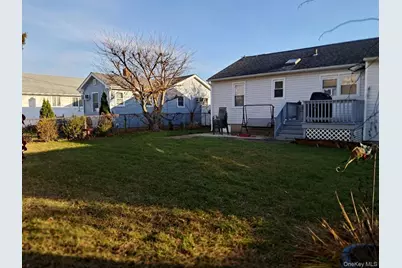 78 E Seacrest Avenue, Lindenhurst, NY 11757 - Photo 18
