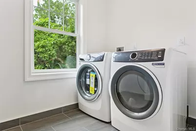 111 Fairfield Avenue, Port Washington, NY 11050 - Photo 20