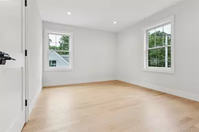 111 Fairfield Avenue, Port Washington, NY 11050 - Photo 8