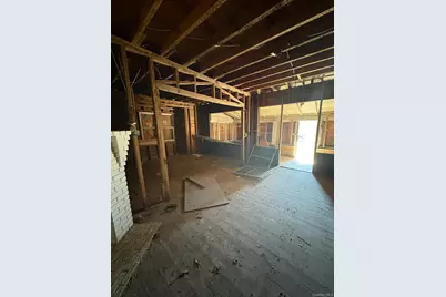 125 S Clinton Avenue, Bay Shore, NY 11706 - Photo 6