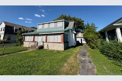 125 S Clinton Avenue, Bay Shore, NY 11706 - Photo 2