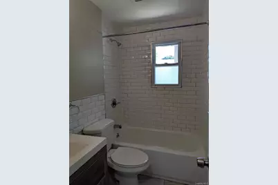 9C Hemlock Drive #47, Bay Shore, NY 11706 - Photo 4