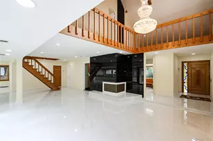 81 Carriage Ln, Roslyn Heights, NY 11577 - Photo 18