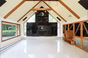 81 Carriage Ln, Roslyn Heights, NY 11577 - Photo 6