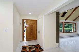 81 Carriage Ln, Roslyn Heights, NY 11577 - Photo 4