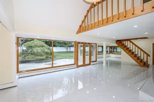 81 Carriage Ln, Roslyn Heights, NY 11577 - Photo 16