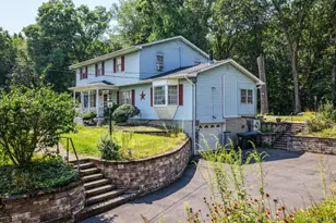 42 Hickory Dr, Campbell Hall, NY 10916 - Photo 2