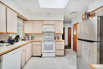 9 Melville Rd N, Huntington Station, NY 11746 - Photo 4