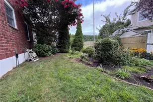 17 Somerset Ave, East Islip, NY 11730 - Photo 10