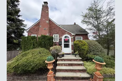 17 Somerset Avenue, East Islip, NY 11730 - Photo 2