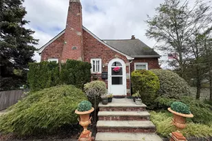 17 Somerset Ave, East Islip, NY 11730 - Photo 2