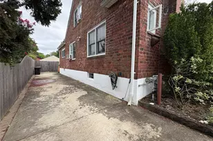 17 Somerset Ave, East Islip, NY 11730 - Photo 4